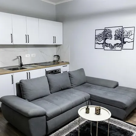 Eka Luxury ティラナ